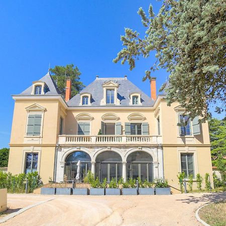 Chateau Ecully - Appartement 2 Chambres - Terrasse & Parking Exterior photo
